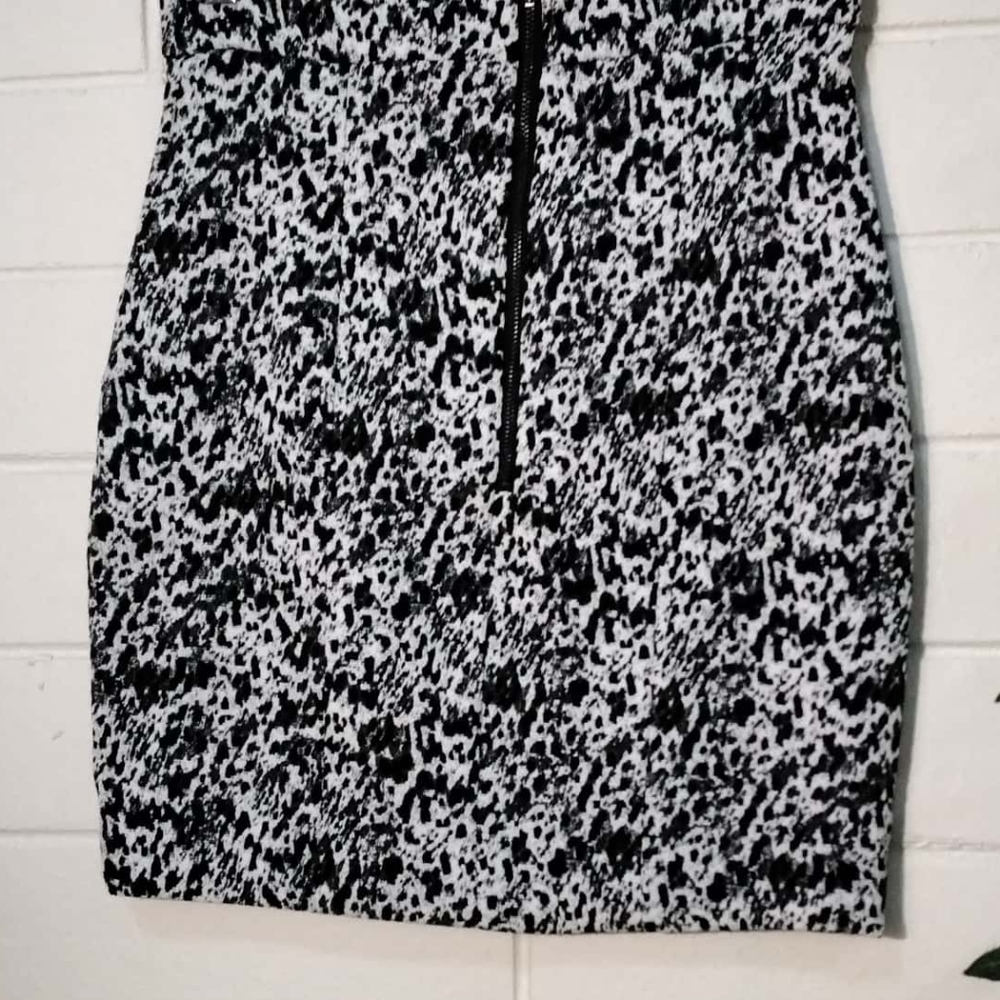KOOKAI Wynona Textured Animal Print Black White High Waisted Mini Skirt - Picture 15 of 15